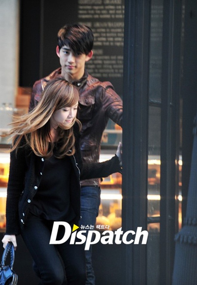 Taecyeon's different attitude when going with his real girlfriend and when going with his rumored girlfriend that Dispatch revealed ! 5