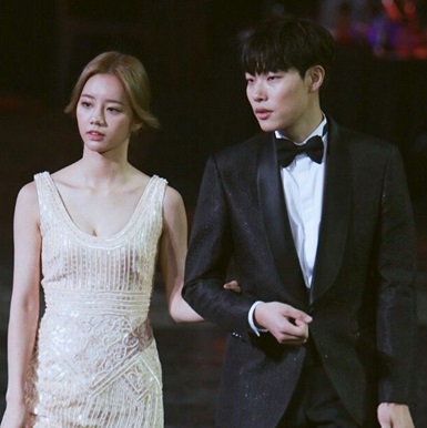 Lee Hyeri and Ryu Jun Yeol