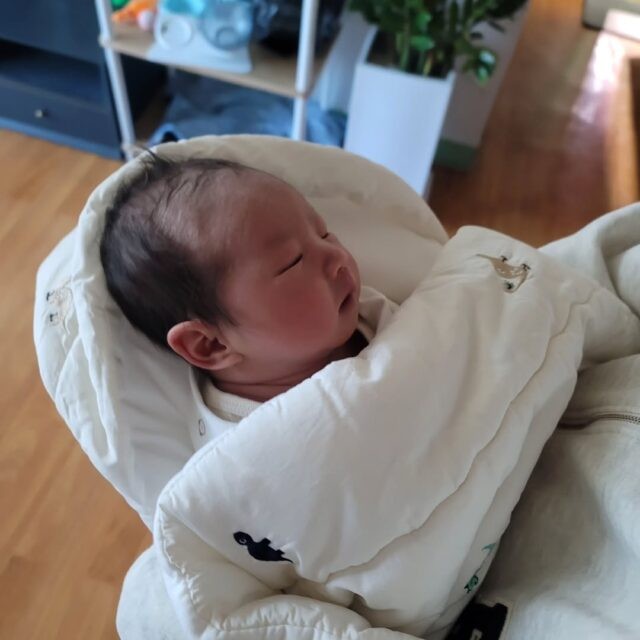 Lee Dong Wook Reveals First Photos Of His Newborn Son 1