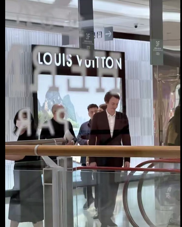 BLACKPINK’s Lisa Flees Wealthy CEO Boyfriend Amid Tour Break? 15 BLACKPINK’s Lisa Flees Wealthy CEO Boyfriend Amid Tour Break? 1