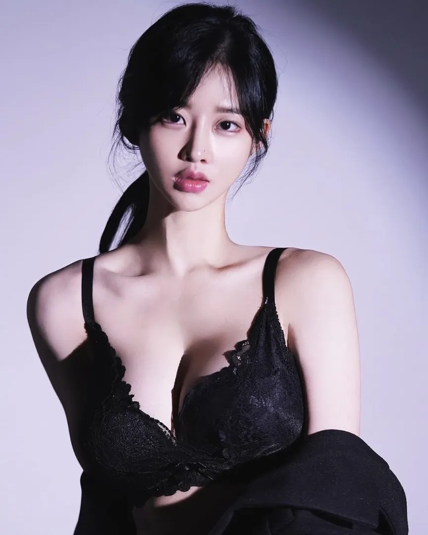 Famous Actress 'K' Crashes into Utility Pole, Police Arrested 1