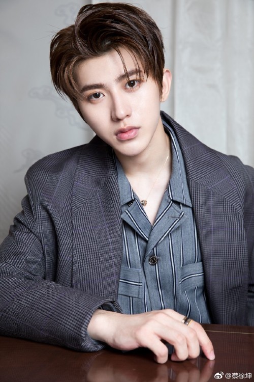 Early-Year Earthquake in C-Entertainment: Ex-Girlfriend Leaks Bed Photo Allegedly of Lu Han, Claims Romantic Ties With Dozens of Male Stars Including Cai Xukun 4