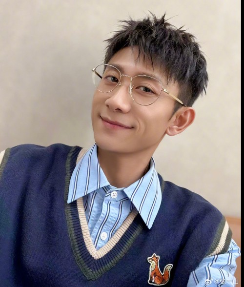 Early-Year Earthquake in C-Entertainment: Ex-Girlfriend Leaks Bed Photo Allegedly of Lu Han, Claims Romantic Ties With Dozens of Male Stars Including Cai Xukun 2