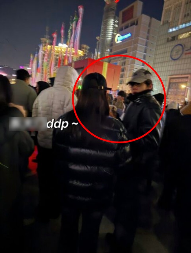 New Year’s First Celebrity Couple Revealed, Identities Send Social Media Into a Frenzy 2